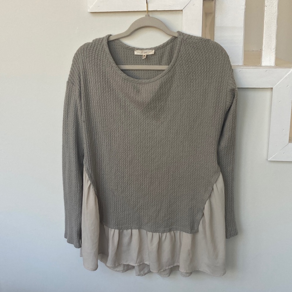 Andree by unit mefium gray and taupe Long Sleeve waffle knit & chiffon top. Cute